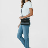 Geantă damă neagră cu clapetă și bareta reglabilă