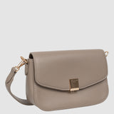 Geantă damă bej cu clapetă și închidere metalică