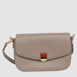 Geantă damă bej cu clapetă și închidere metalică