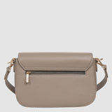 Geantă damă bej cu clapetă și închidere metalică