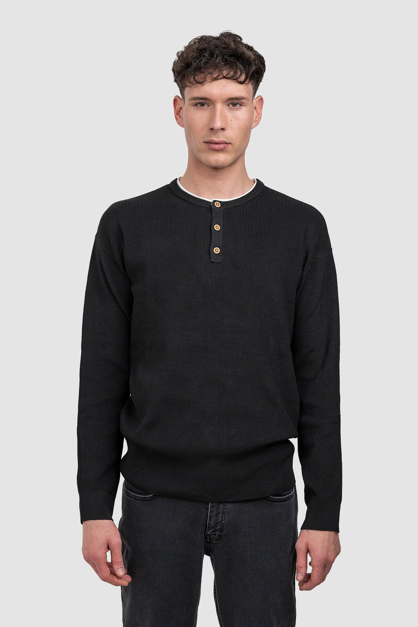 Pulover bărbați cu guler rotund și textură fină tricotată