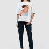 Tricou femei alb cu imprimeu grafic și aplicație lanț