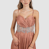 Rochie lungă damă plisată cu dantelă, culoare piersică