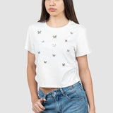 Tricou femei alb cu aplicații fluturi, croială lejeră