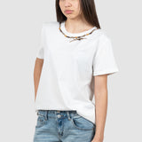 Tricou femei alb cu aplicație colier decorativ la guler
