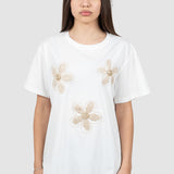 Tricou femei alb cu aplicații florale brodate, croială lejeră