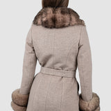 Palton damă bej cu guler și manșete din blană