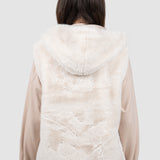 Vestă damă din blană sintetică cu glugă crem