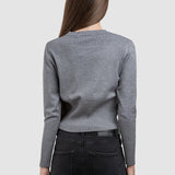 Pulover de damă gri, cu textură fină și croială feminină