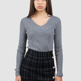 Pulover de damă gri pentru iarnă, cu nervuri și decolteu în V cu margini ondulate
