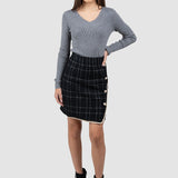 Pulover de damă gri pentru iarnă, cu nervuri și decolteu în V cu margini ondulate