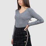 Pulover de damă gri pentru iarnă, cu nervuri și decolteu în V cu margini ondulate