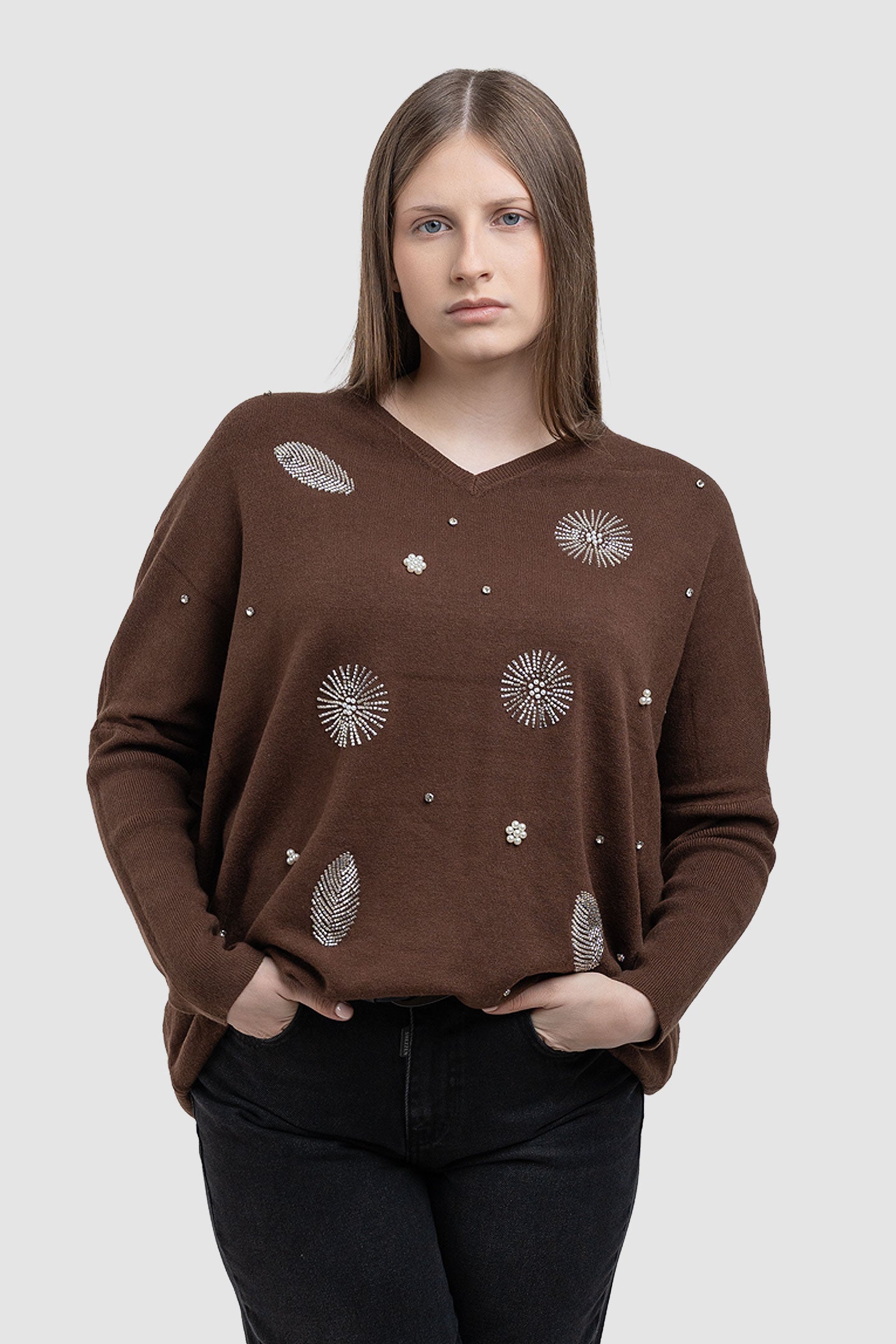 Pulover de damă cu flori aplicate și croială lejeră