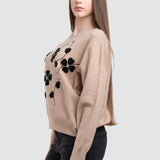 Pulover de damă cu flori aplicate și design modern